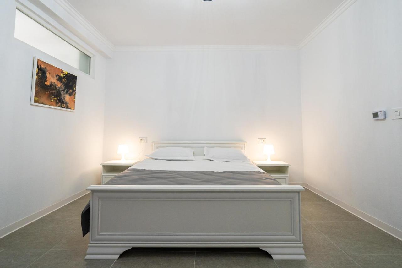 Armada Aparthotel Alba Iulia Exteriör bild