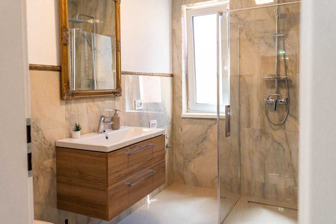 Armada Aparthotel Alba Iulia Exteriör bild